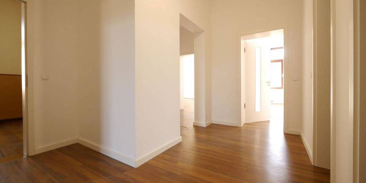 Etagenwohnung Weimar Nordvorstadt - 3 Zimmer, 120 m&sup2;, 1.080&euro; | Angebot:26080045