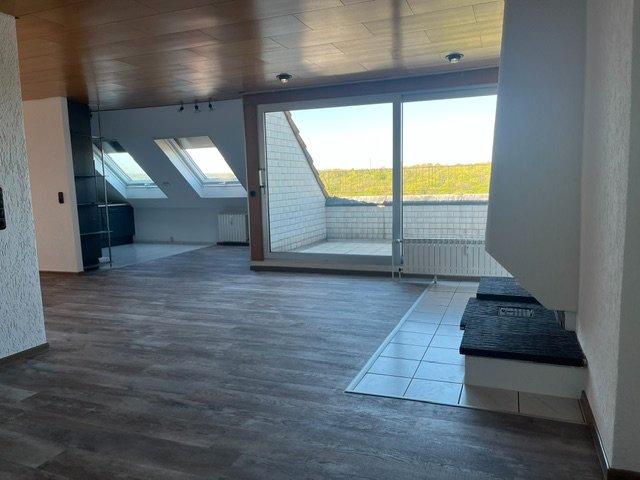 Dachgeschoßwohnung Saarbrücken West - 2 Zimmer, 80 m&sup2;, 700&euro; | Angebot:26600731