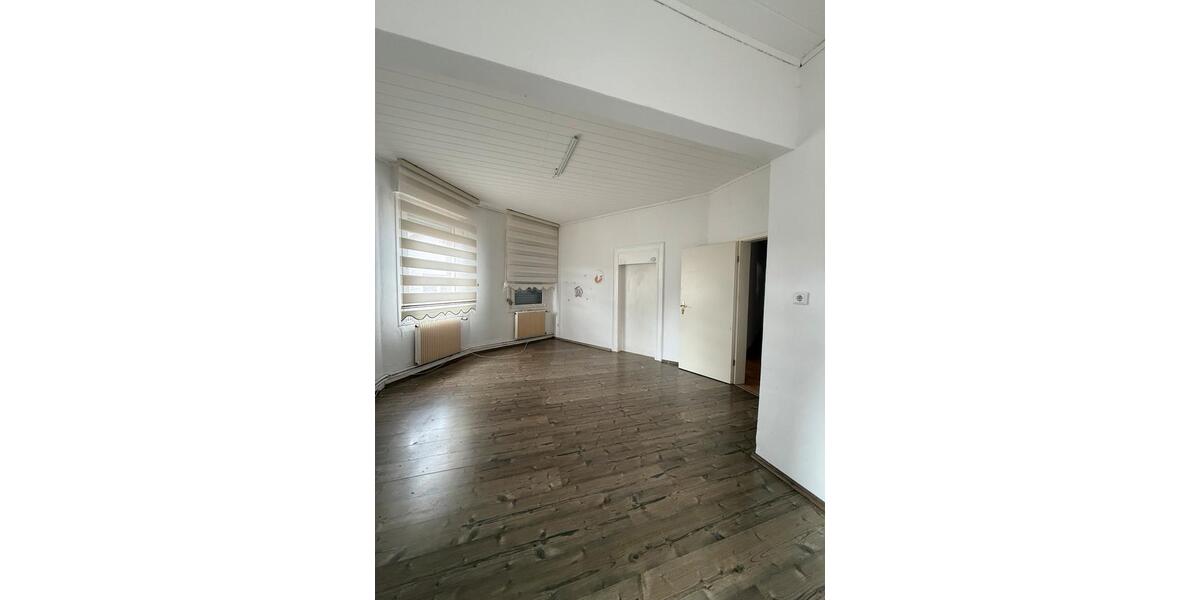 Etagenwohnung Lampertheim - 4 Zimmer, 100 m&sup2;, 1.200&euro; | Angebot:25648820