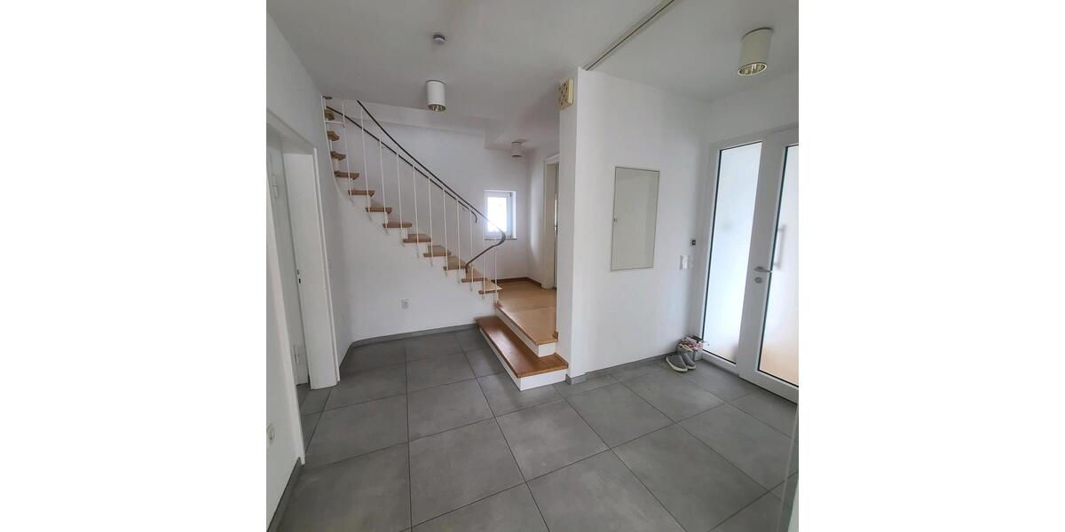 Einfamilienhaus Lemgo - 3 Zimmer, 135 m&sup2;, 1.800&euro; | Angebot:24284339