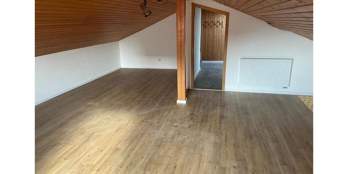 Einfamilienhaus Hemau - 8 Zimmer, 175 m&sup2;, 1.350&euro; | Angebot:26481717