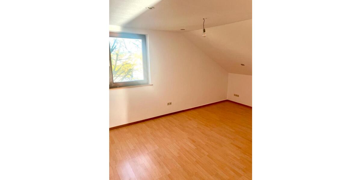 Dachgeschoßwohnung Bad Neustadt an der Saale - 3 Zimmer, 75 m&sup2;, 630&euro; | Angebot:26271370