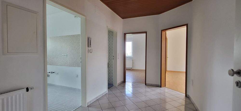 HELLE 3-ZKB-Wohnung (HOCHPARTERRE) MIT WINTERGARTEN, TERRASSE UND GARTEN IN RUHIGER ZENTRALER LAGE DIREKT IN BECKINGEN - KEINE HAUSTIERE ERLAUBT