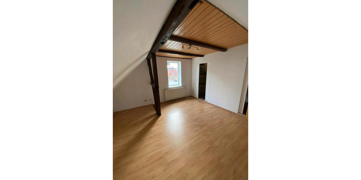 Dachgeschoßwohnung Rühen - 3 Zimmer, 65 m&sup2;, 639&euro; | Angebot:25369505