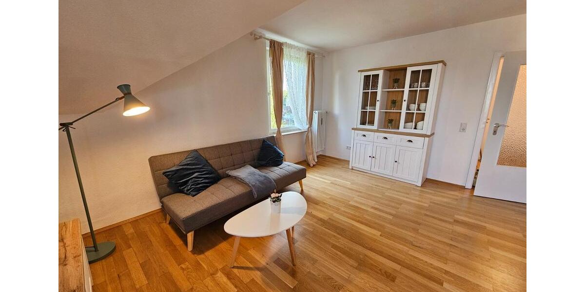 Möblierte 2,5 Zimmer-Dachgeschoss-Wohnung am Bergpark 2.5 zimmer