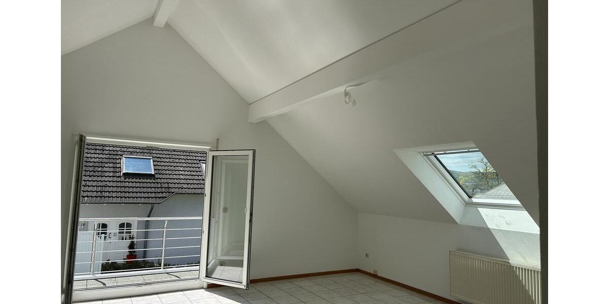 Schöne 2-Zimmer-Wohnung mit Balkon, Grün- & Blicklage von Privat. Am Schäfersberg-Niedernhausen 2 zimmer