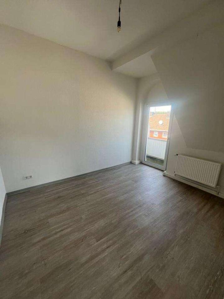 Besondere Dachgeschosswohnung mit Balkon zimmer