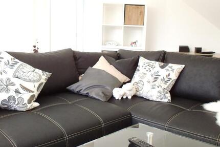 Voll möblierte 2 Zimmer Dachgeschosswohnung mit Balkon 2 zimmer