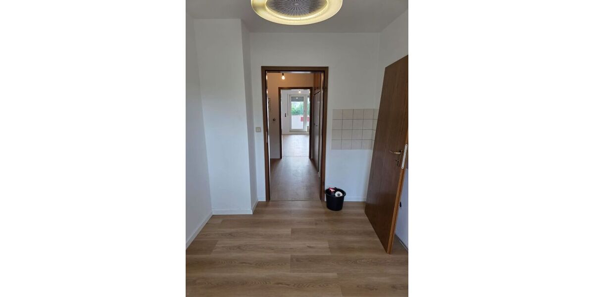 Renovierte 2,5 Zimer-Wohnung mit Aufzug, Balkonkraftwerk, Video-Sprechanlage, Garage (Warmmiete: 1.040 + 100 Garage) - Etagenwohnung Duisburg Meiderich | Angebot:27261102
