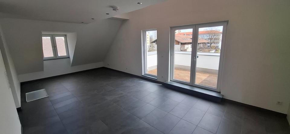 Dachgeschoßwohnung Rosenheim Innenstadt - 2 Zimmer, 81 m&sup2;, 1.050&euro; | Angebot:25266258