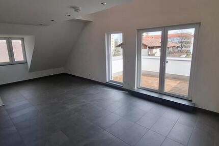 Wohnung Rosenheim Innenstadt - 2 Zimmer, 81 m&sup2;, 1.050&euro; | Angebot:25266258