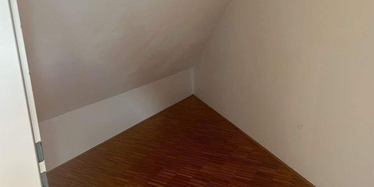 Etagenwohnung Weißenfels - 3 Zimmer, 109 m&sup2;, 800&euro; | Angebot:25770425