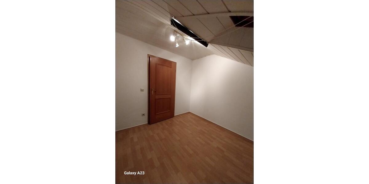 Dachgeschoßwohnung Neumarkt-Sankt Veit Sankt Veit - 3 Zimmer, 650&euro; | Angebot:23285076