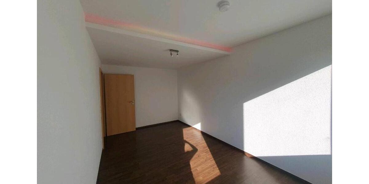Etagenwohnung Pößneck - 5 Zimmer, 110 m&sup2;, 700&euro; | Angebot:26549030
