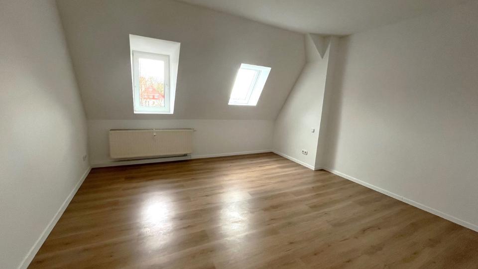 Dachgeschoßwohnung Werdau - 3 Zimmer, 64 m&sup2;, 390&euro; | Angebot:26032896