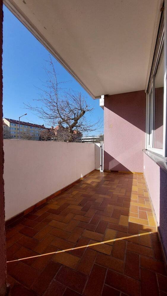 Helle 3 Zimmer mit Balkon und Aussenstellplatz