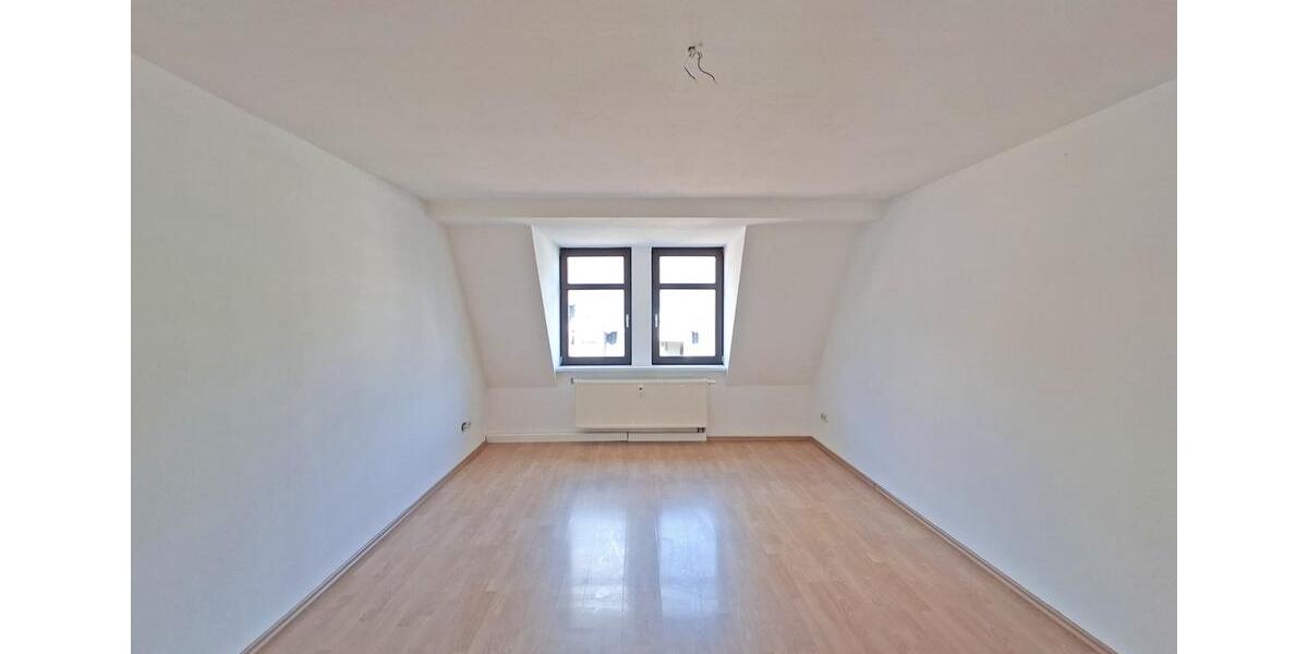 Zentrale 3-Zimmer-DG-Wohnung mit Stellplatz 3 zimmer