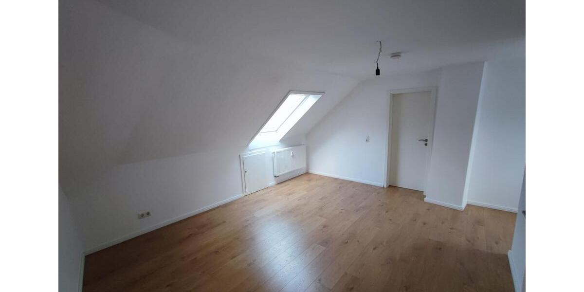 Dachgeschoßwohnung Seesen - 4 Zimmer, 105 m&sup2;, 680&euro; | Angebot:22396212