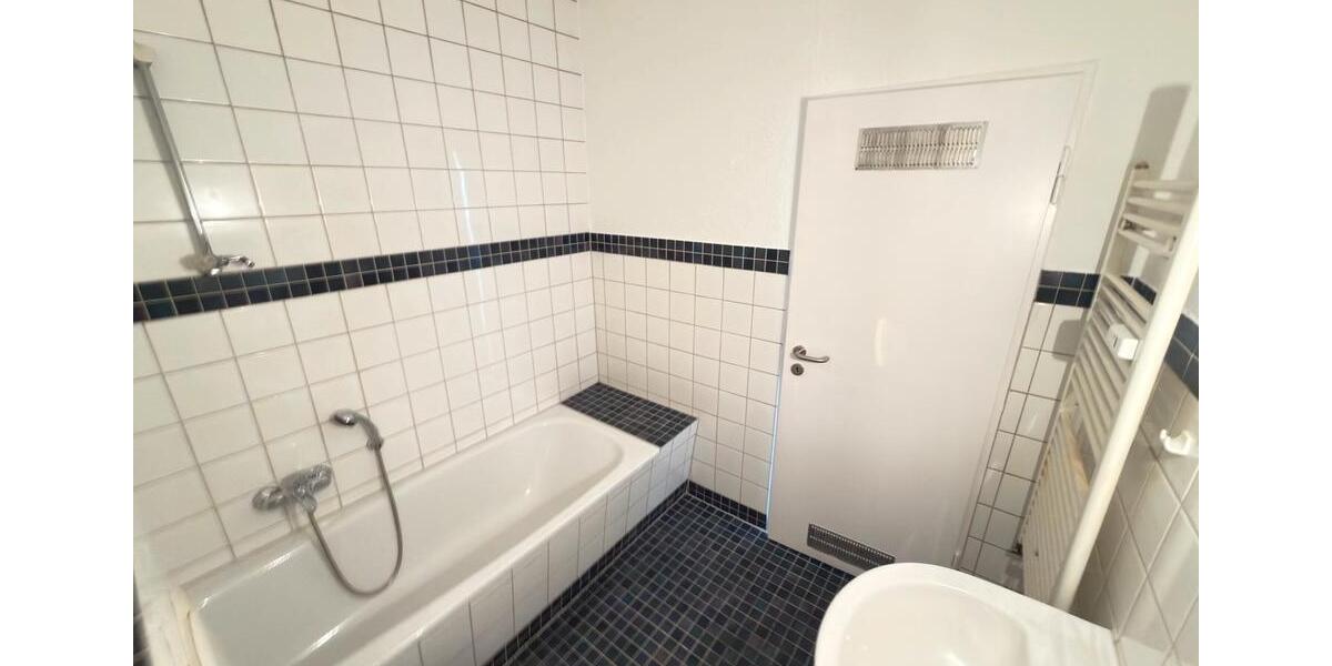 Etagenwohnung Wiesbaden Biebrich - 2 Zimmer, 47 m&sup2;, 990&euro; | Angebot:26325843