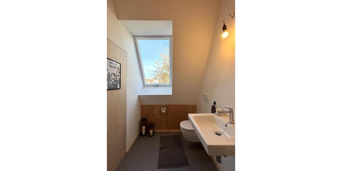 Stilvoll wohnen: Moderne 3,5-Zimmer-Maisonette mit Balkon und Stellplatz 3 zimmer