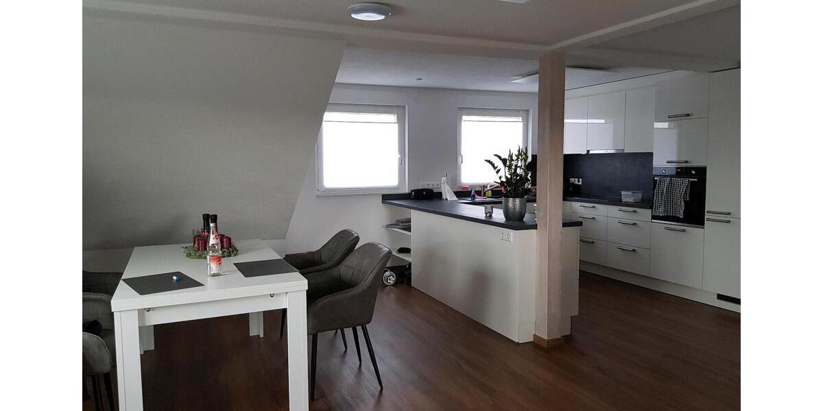 Dachgeschoßwohnung Nürtingen - 3 Zimmer, 80 m&sup2;, 1.000&euro; | Angebot:26578990