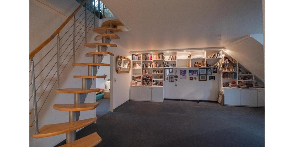 Etagenwohnung Bremen Neustadt - 4 Zimmer, 212 m&sup2;, 3.500&euro; | Angebot:24710225