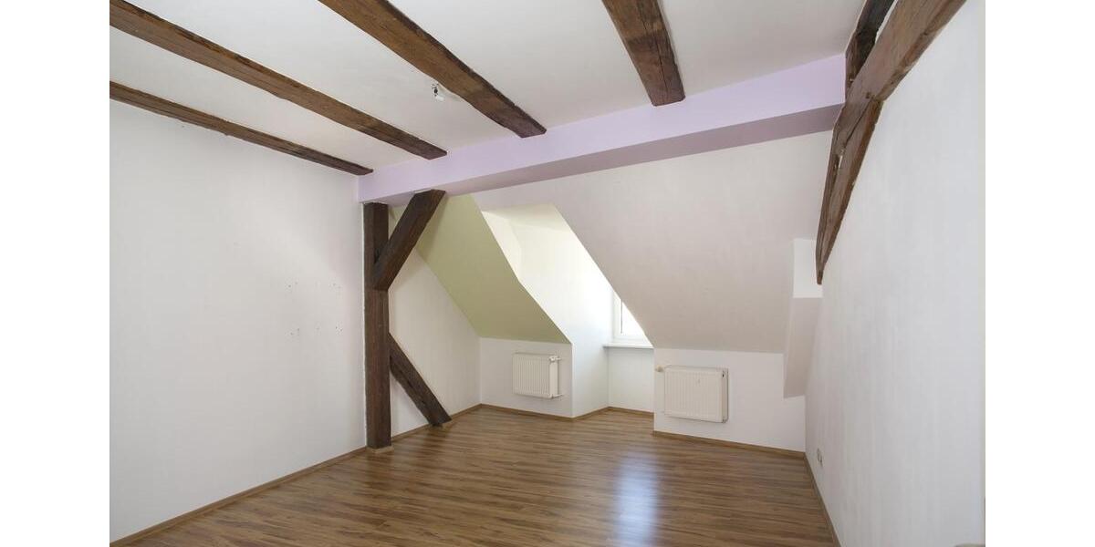 Dachgeschoßwohnung Hof Altstadt - 3 Zimmer, 100 m&sup2;, 650&euro; | Angebot:24570141