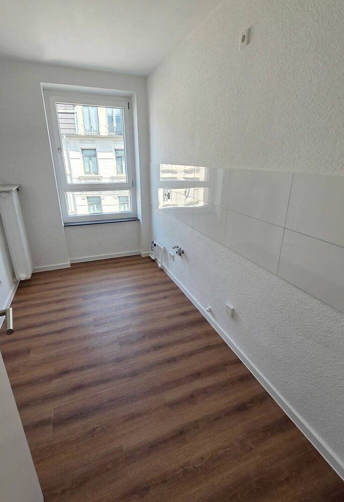 Frisches Wohngefühl! Modernisierte 3-Zimmer-Wohnung! Balkon, neues Bad, neuer Boden, Aufzug