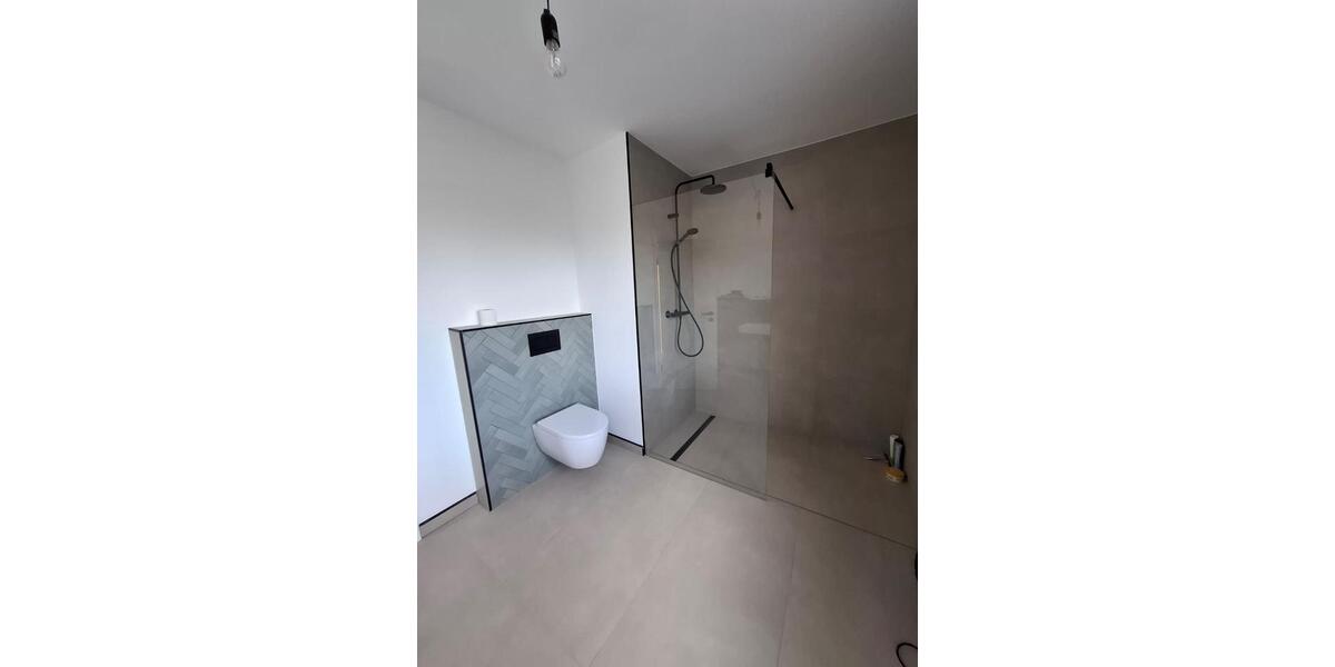 Erstbezug nach Kernsanierung: 5-Zimmer Wohnung mit Balkon 4 zimmer