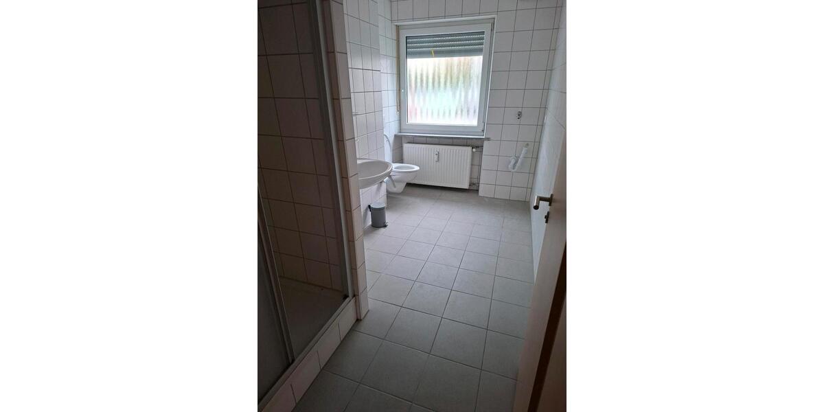 Erdgeschoßwohnung Regensburg Galgenberg - 4 Zimmer, 150 m&sup2;, 1.500&euro; | Angebot:24829066