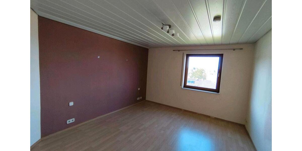 Dachgeschoßwohnung Neuenbürg - 2.5 Zimmer, 68 m&sup2;, 990&euro; | Angebot:26050721