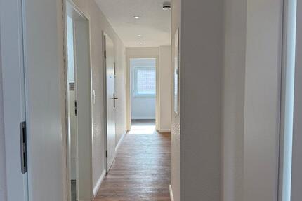 Helle OG-Wohnung ohne Dachschrägen | Balkon | EBK | ab 0304 3 zimmer