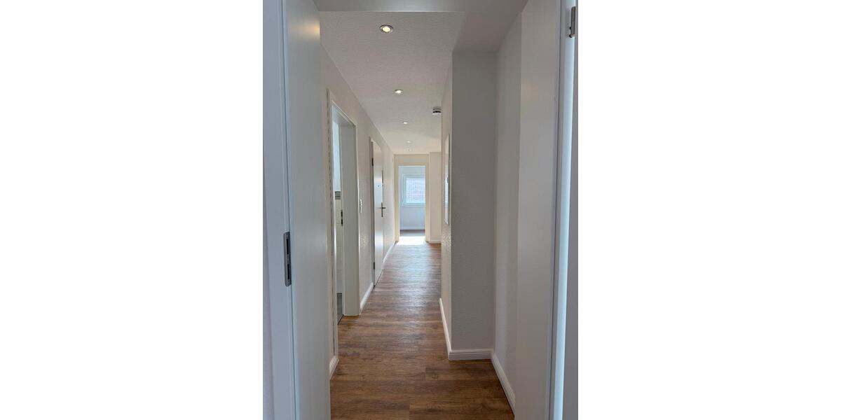 Helle OG-Wohnung ohne Dachschrägen | Balkon | EBK | ab 0304 3 zimmer