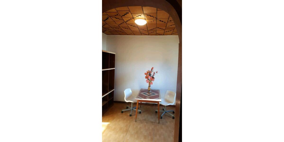 Etagenwohnung Neuhaus am Rennweg - 4 Zimmer, 100 m&sup2;, 400&euro; | Angebot:26289124