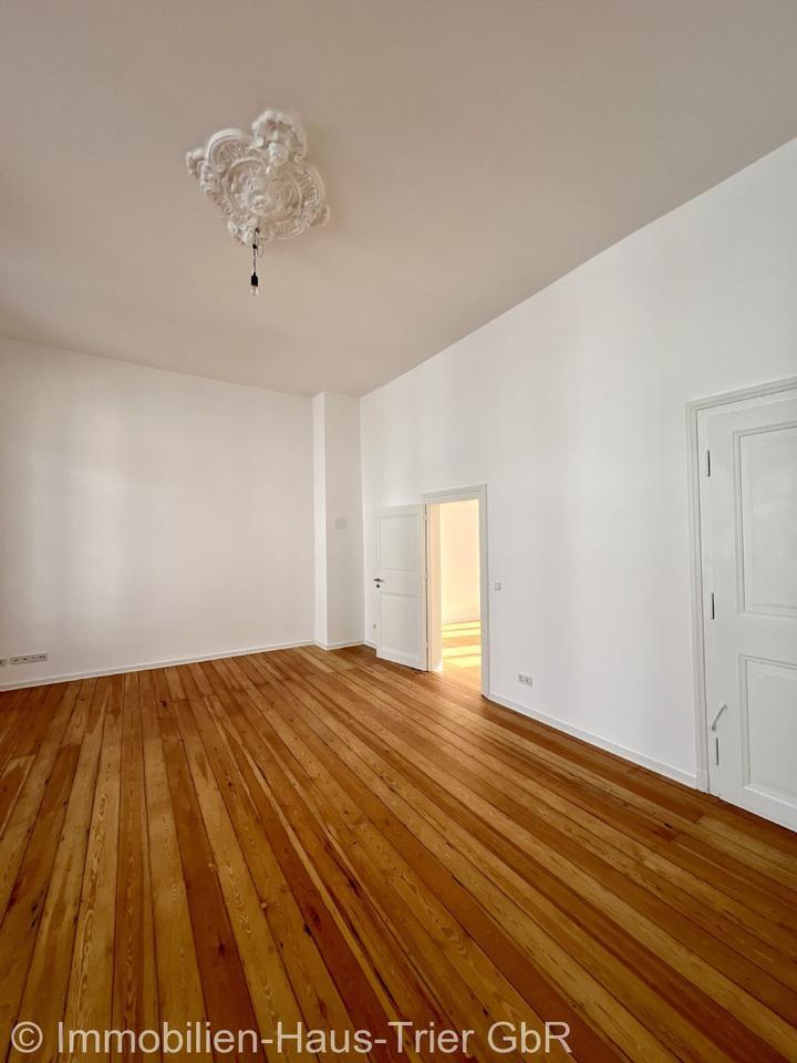 Schicke 2 Zimmer Altbauwohnung mit französischem Balkon zimmer