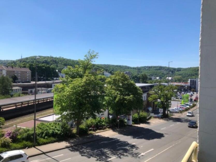 Ab sofort: Wuppertal HBF: Großes Zimmer in 3er WG mit WLAN,Balkon
