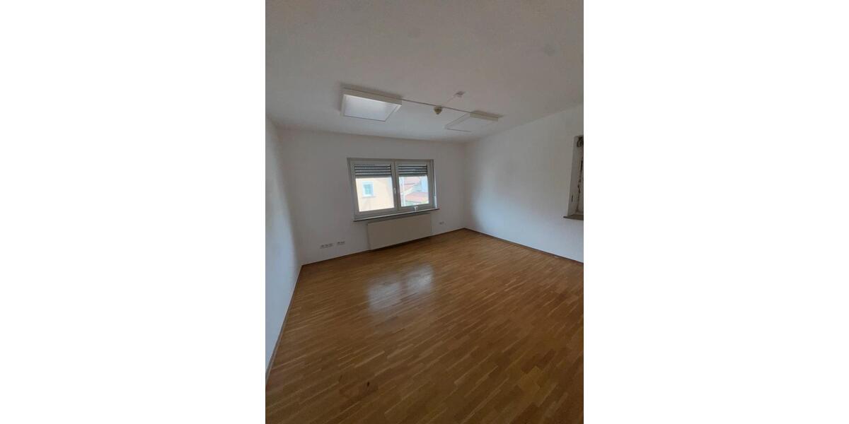 Maisonettenwohnung Baunach - 5 Zimmer, 128 m&sup2;, 1.300&euro; | Angebot:26539979