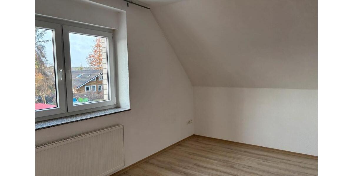 Etagenwohnung Wesendorf - 4 Zimmer, 90 m&sup2;, 880&euro; | Angebot:25980986