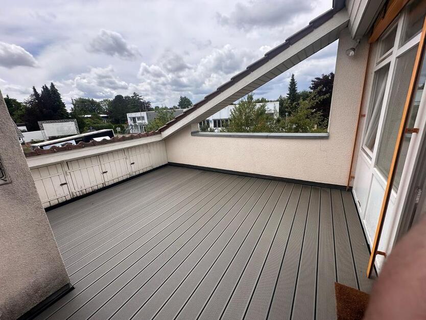Sanierte 5-Zimmer-DG-Wohnung mit EBK & Dachterrasse
