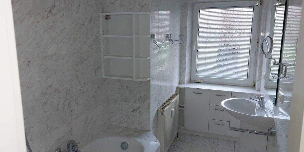 Geräumige 3,5 Zimmer Wohnung in bester Lage direkt an der Wöhrder Wiese mit Stellplatz 3 zimmer