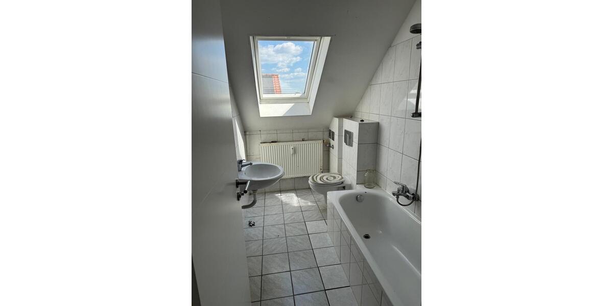 Dachgeschoßwohnung Beindersheim - 4 Zimmer, 90 m&sup2;, 850&euro; | Angebot:24982993