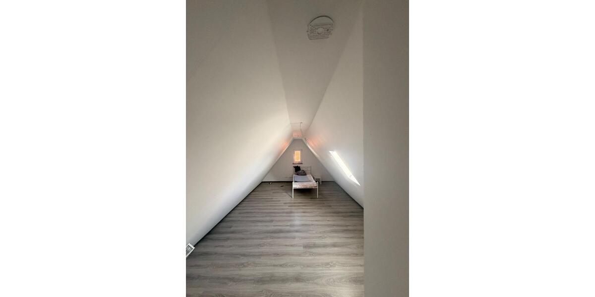 Dachgeschoßwohnung Simmozheim - 4 Zimmer, 94 m&sup2;, 1.000&euro; | Angebot:25755988