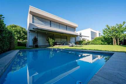 Haus Frankfurt Kalbach - 7 Zimmer, 284 m&sup2;, 8.900&euro; | Angebot:20386000