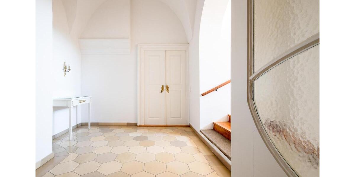 Elegante Altbauwohnung 3 zimmer