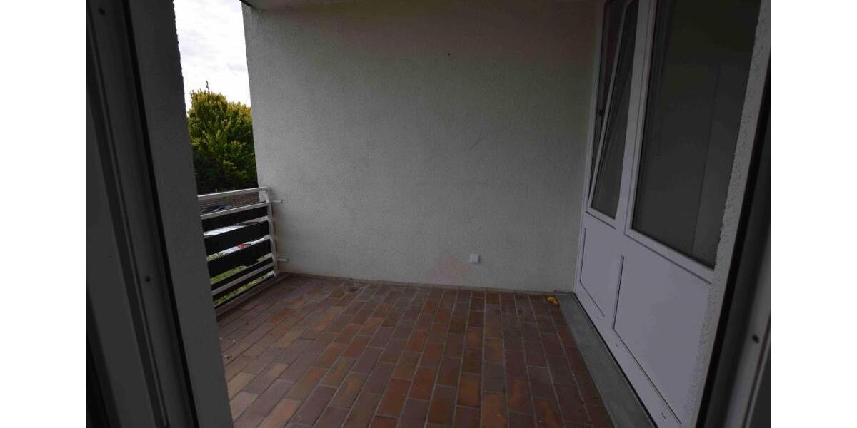 ! Zum Einzug bereit! Renovierte 3-Raumwohnung mit Wanne und Balkon ! 3 zimmer