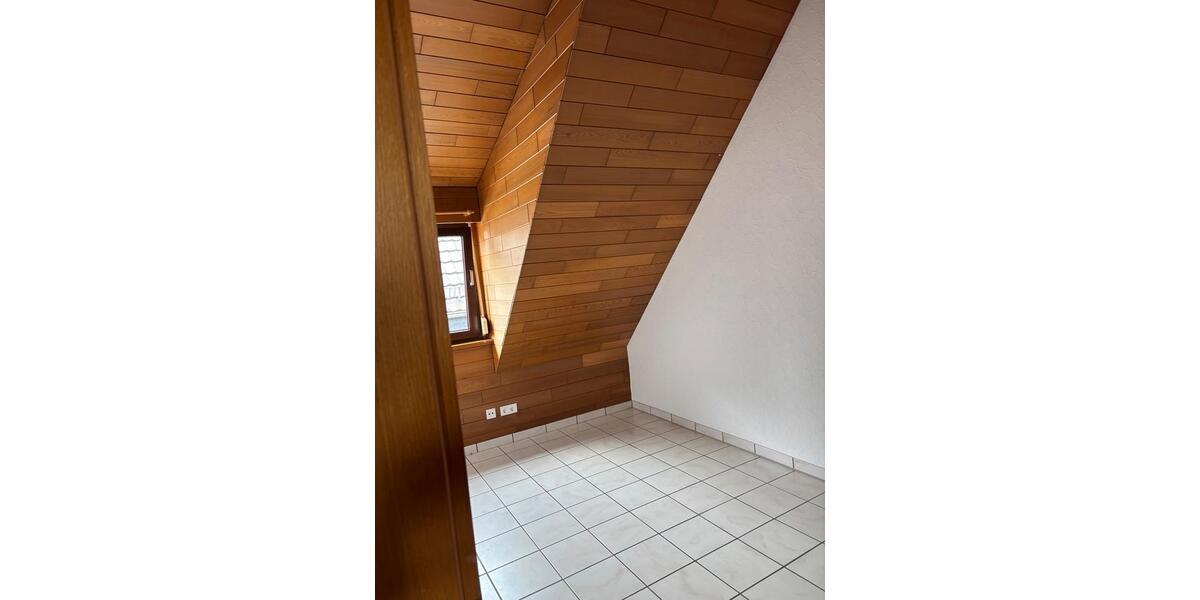 Etagenwohnung Wachtberg - 4 Zimmer, 100 m&sup2;, 1.150&euro; | Angebot:26408173