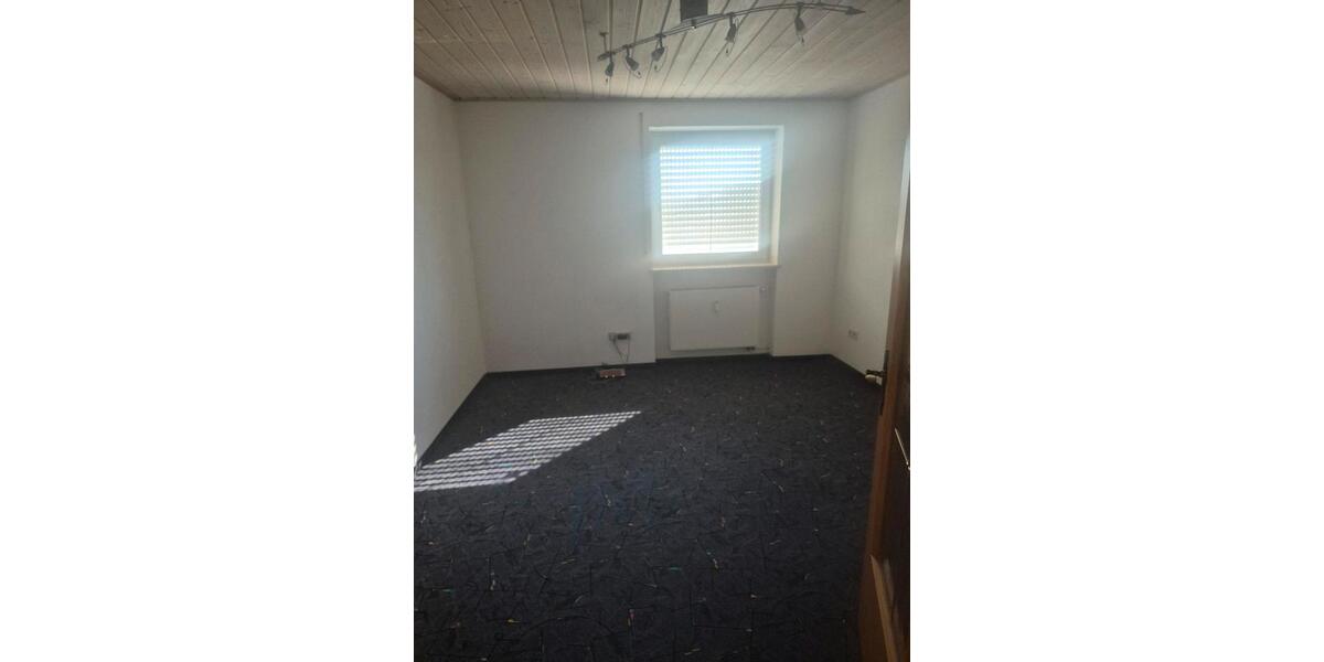 Etagenwohnung Finningen - 4 Zimmer, 90 m&sup2;, 920&euro; | Angebot:26439408