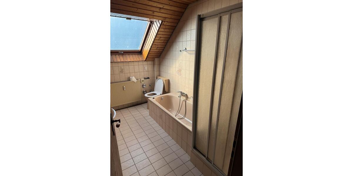 Dachgeschoßwohnung Losheim am See - 4 Zimmer, 100 m&sup2;, 900&euro; | Angebot:26165327