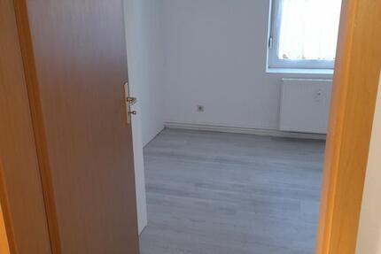 Biete schöne zwei Raum Wohnung