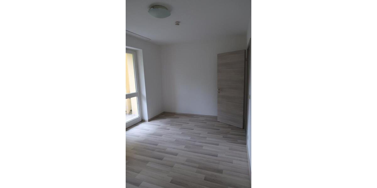 Erdgeschoßwohnung Deggendorf - 2 Zimmer, 64 m&sup2;, 650&euro; | Angebot:25857785